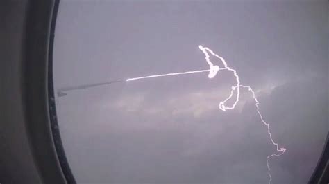 Lightning Hitting Plane Video Of Lightning Hitting A Plane And Arcing