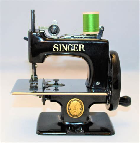 1950s Singer Sewhandy Model 20 Sewing Machine