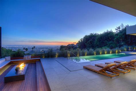 View 9971 houses for sale in los angeles, ca at a median listing price of $995,000. Villa Los Angeles | HOOM