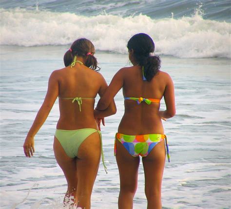 Sint Tico Foto Fotos De Mujeres En La Playa Sin Traje De Ba O Alta