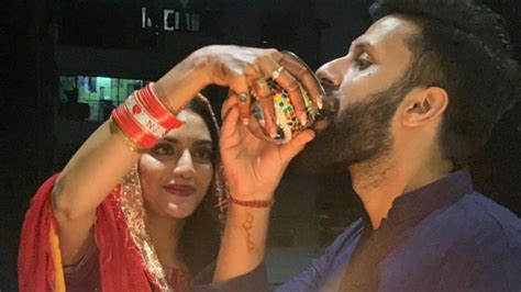 Top More Than 110 Karwa Chauth Couple Pose Latest Vn