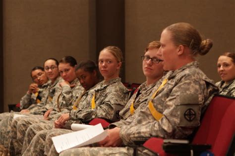 Leaders Meet Women Soldiers Talk New Job Openings Article The United States Army