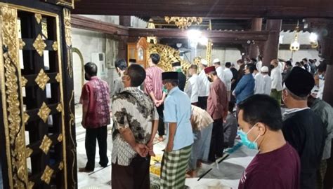 Shalat Tarawih Di Masjid Gedhe Kauman Yogyakarta Terapkan Prokes Ketat