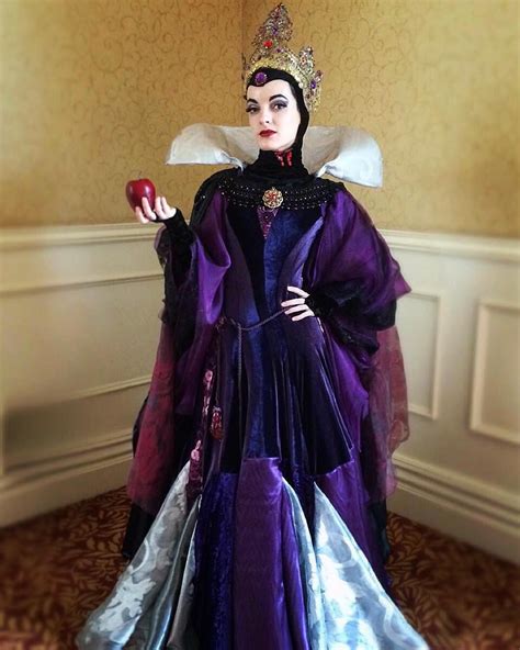 Check out our evil queen costume selection for the very best in unique or custom, handmade pieces from our costumes shops. DIY Disney Villains Costumes » Ideas & Tutorials | Disney villain costumes, Evil queen costume ...
