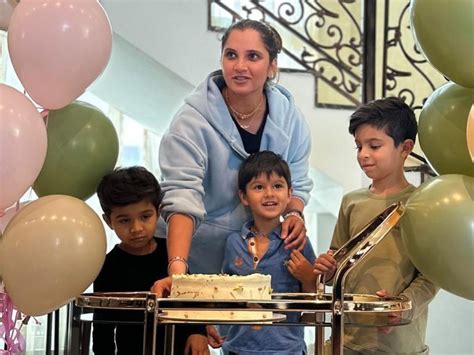 Sania Mirza Gets A Surprise Party By Shoaib Malik Reveals She