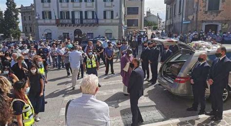 Ex Carabiniere Ucciso Folla Al Funerale In Abruzzo
