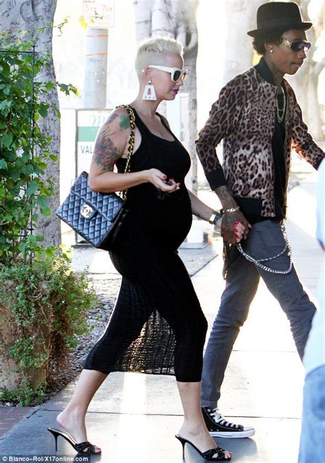 You Wont Find Her In A Smock Blossoming Amber Rose Shows Off Her Pregnant Form In Skin Tight