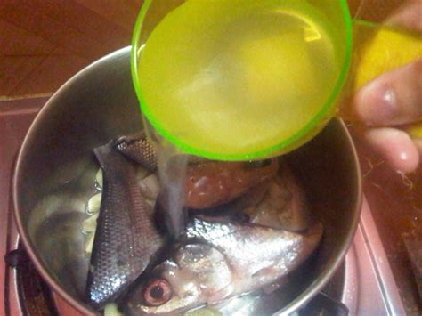 Fish is merely cleaned, innards and all removed but with scales intact. Paksiw na Bangus - Yummy Recipes