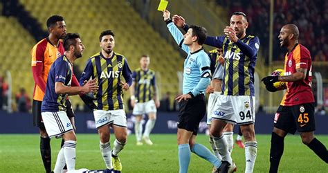 Nella stagione successiva gioca invece 8 partite. Ozan Tufan'dan, derbi sonrası Halil Umut Meler'e tepki ...