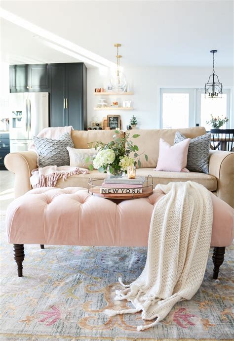Gold has been such a trend not just in fashion, but also in our homes. Blush Pink + Rose Gold Christmas Tour