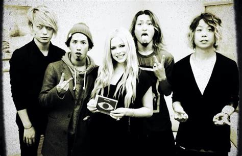 One ok rock (ワンオクロック?) estilizado como one ok rock, é uma banda de rock japonesa formada em tóquio, japão no ano de 2005. Avril Lavigne guests on new ONE OK ROCK song—listen ...