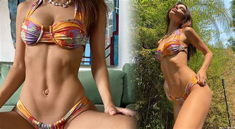Emily Ratajkowski Shows Off Her Body In A Bikini 9 Photos Thefappening