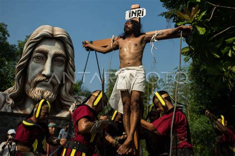 Visualisasi Kisah Sengsara Yesus Antara Foto