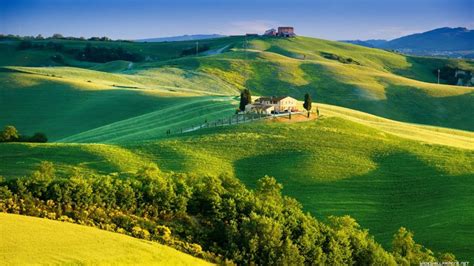 Rolling Green Hills Of Tuscany Italy Wallpaper Backiee