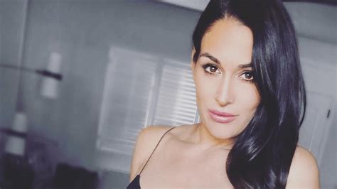What Did Nikki Bella Do With Her Engagement Ring Details On Her Rock