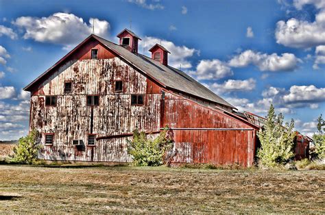 Classic Midwest Red Barn Photograph By Joanne Beebe Fine Art America