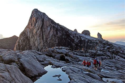 With this map, i hope that all mount kinabalu climbers will find their way easily and safely during the climb. the viewing deck: Mt. Kinabalu Solo Hike 2nd part; Trail ...