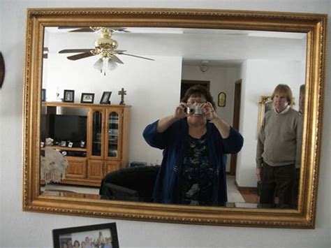 Funny Pics Of People Selling Mirrors