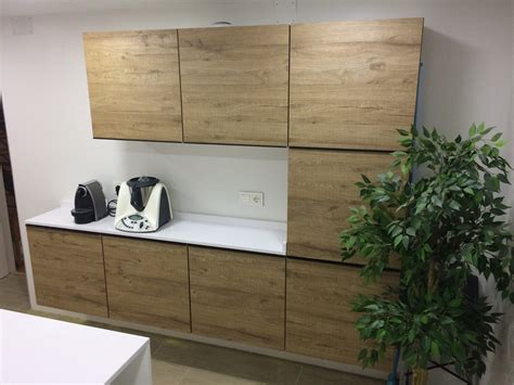 Mueble de cocina en blanco seda pet canto recto y. Reforma cocina en Tres Cantos - Estudio 44