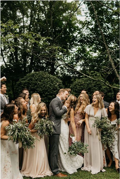 33 Must Have Wedding Photos With Bridesmaids For 2020 Mrs To Be