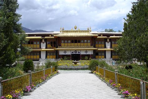 Norbulingka Palace The Summer Residence Of The Dalai Lama Lhasa