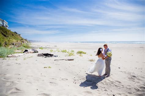 Morada bay resort not only offers a spectacular setting, but the resort also provides wedding packages for everything from intimate to large ceremonies. Road's End Beach | Lincoln City Oregon Wedding | Amanda ...