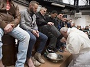 Papst wäscht zwölf Häftlingen die Füsse | International | Bote der ...