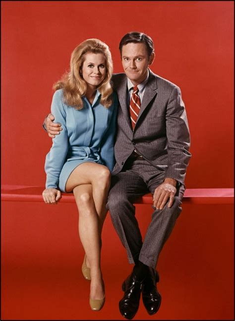 Elizabeth Montgomery And Dick Sargent In Bewitched 1964 72 Abc