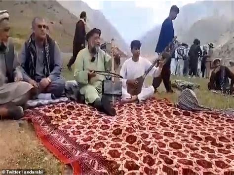 Taliban Shoot Dead Afghan Folk Singer In Restive Province Daily Mail Online