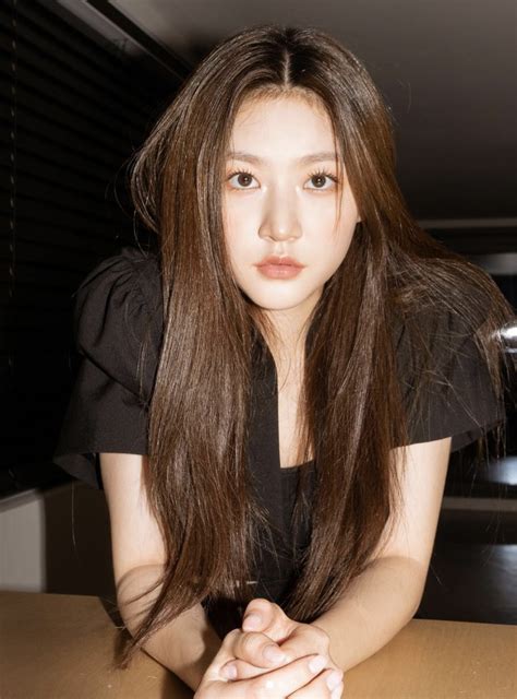 Actress Kim Sae Rons Stunning Mother Makes Headlines For Her Youthful