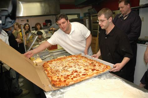Worlds Largest Pizza Mama Lenas