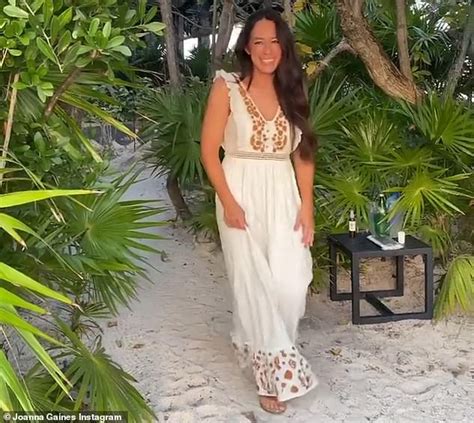Fixer Upper Star Joanna Gaines Makes A Rare Sighting In A Bikini Daily Mail Online