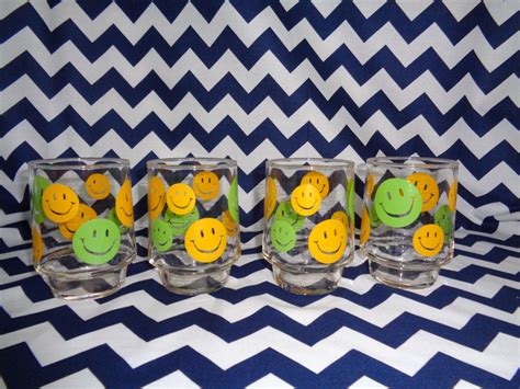 Vintage Happy Face Smiley Face Glasses Set Of Four Retro By Countrygirlsvintage On Etsy