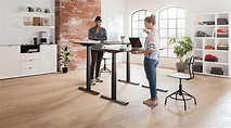 Tutti i vantaggi di lavorare in piedi con la scrivania sit-stand