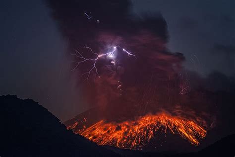 Frighteningly Beautiful Shots Of Volcanic Lightning By Martin Rietze