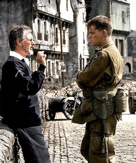 Steven Spielberg Dirigindo Matt Damon Durante As Gravações De O