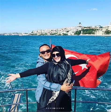 Adapun nama kakak atau saudara cut syifa adalah. Foto Liburan Sule dan Keluarga Sebelum Digugat Cerai Istri ...