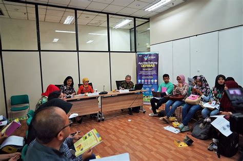 Pada kesempatan ini bangunan dan persekitaran sekolah kami dihiasi dengan baik dengan bunga, kertas berwarna, dan belon. Hari Anak Nasional, Imunisasi Jadi Faktor Penentu ...
