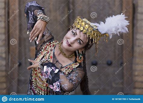 Uzbek Woman In Local Clothes Khiva Uzbekistan Editorial Stock Image