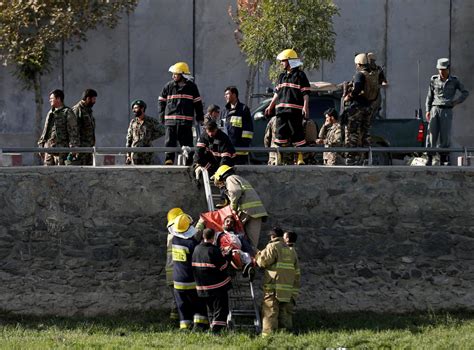 Jun 09, 2021 · un portavoce dei talebani citato dalla dpa ha riferito che verranno eseguite verifiche sull'attacco. Kabul, duplice attacco kamikaze dei talebani: oltre trenta ...