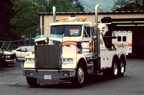 Kenworth W900 Wrecker Truckin24