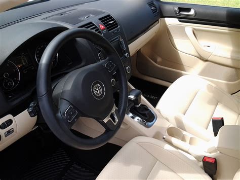 Find out what body paint and interior trim colors are available. 2010 Volkswagen Jetta - Interior Pictures - CarGurus