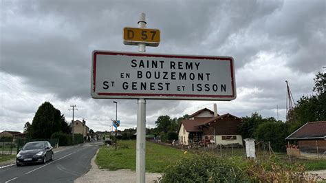 Avec Le Nom De Village Le Plus Long De France Saint Remy En Bouzemont Saint Genest Et Isson