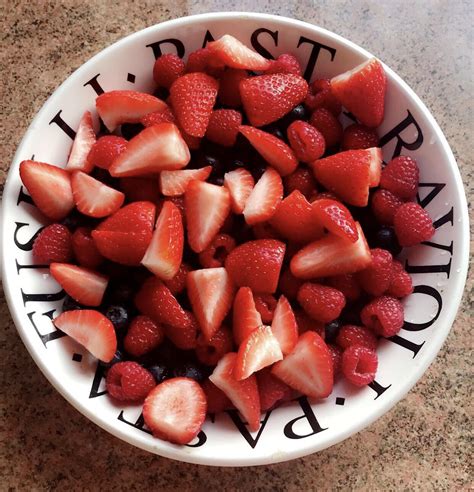 Berries, berries and more berries ? | Aesthetic food, Healthy recipes, Food