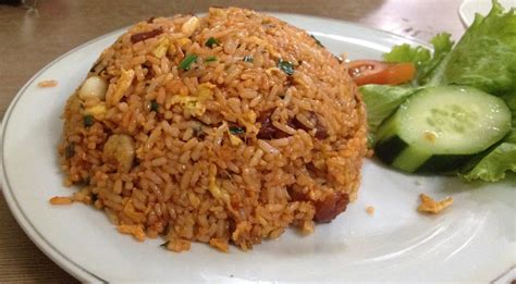 Nasi goreng telur simple ini wajib dicoba, selain bahannya sederhana, rasanya benar2 enak. Cara Memasak Nasi Goreng Biasa (Simple dan Cepat) | Azhan.co