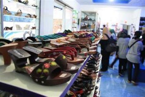 Ulasan tepercaya dan jaminan harga terbaik. Oleh-oleh Sandal Kayu nan Cantik