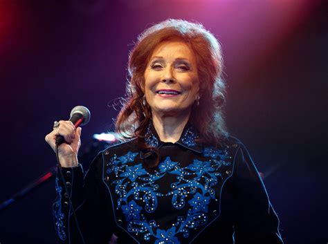 Loretta Lynn Country Singer Of Heartbreak And Poverty Dies Aged 90