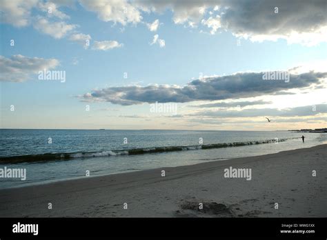 Rockaway Beach New York Hi Res Stock Photography And Images Alamy