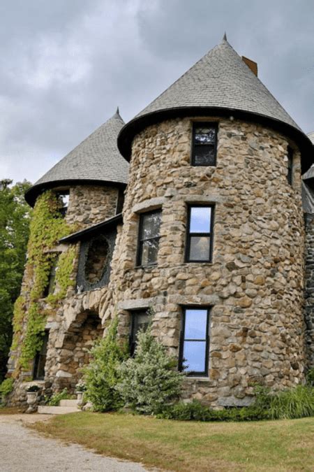 1891 The Castle For Sale In Jackson New Hampshire — Captivating Houses