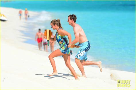 Photo Shirtless Andy Murray Ibiza Beach Besos With Kim Sears 07 Photo 2909823 Just Jared